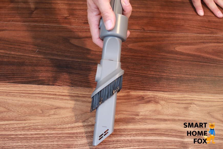 The narrow multitool is the crevice nozzle of the Dreame V11.